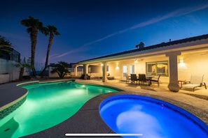 Pool - 4400 SqFt Luxury Estate W/Pool&Spa, Billiards, Entertainment and Comfort (Lake Havasu City)