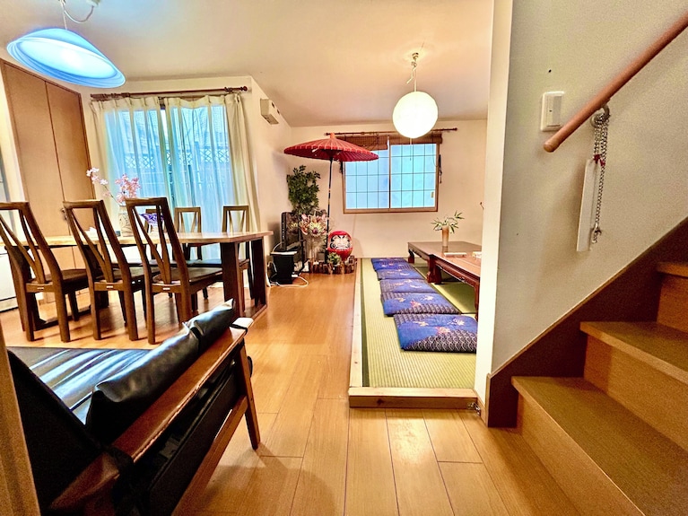 Shinjuku 120 Sq.m. House / 3 Min Walk From Jr Shin-okubo Station / 2 Bathrooms, 2 Toilets, Parking / 10 Min Walk From Kabukicho - Tokio