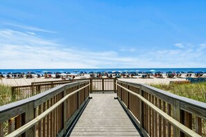 Sun-loungers, beach towels - Oceanfront Ashworth 3BR/3BA, Walk to Main St, Pools & Lazy River (North Myrtle Beach)