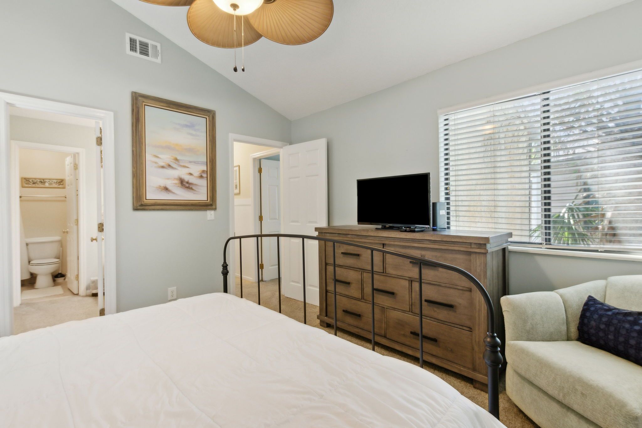 3 bedrooms, WiFi, bed sheets