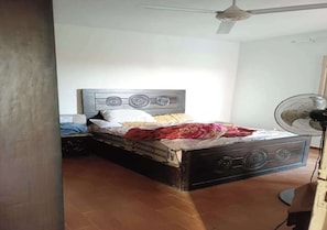 2 bedrooms, iron/ironing board, free WiFi