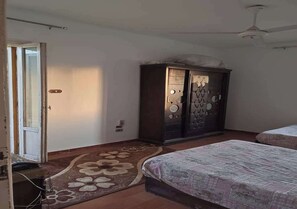 2 bedrooms, iron/ironing board, free WiFi