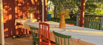 Tranquil 3-bedroom house for a peaceful getaway with sauna and jacuzzi.