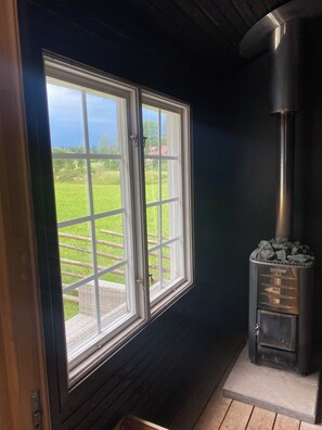 Interior - Tranquil 3-bedroom house for a peaceful getaway with sauna and jacuzzi. (Sandared)