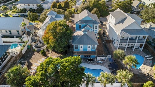 Spacious 6-Bedroom Home in Fabulous Destin – Heated Pool, Game Room & More!