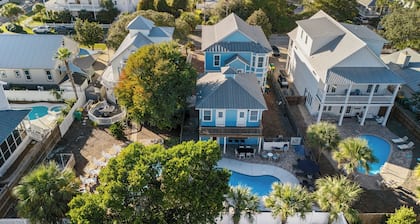 Spacious 6-Bedroom Home in Fabulous Destin – Heated Pool, Game Room & More!