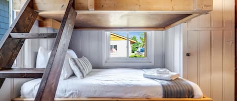 2 slaapkamers, een strijkplank/strijkijzer, gratis wifi, beddengoed