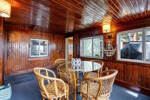 Dining - Drifter's Landing on Lake Erie (Leamington)