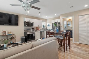 Fridge, microwave, stovetop, dishwasher