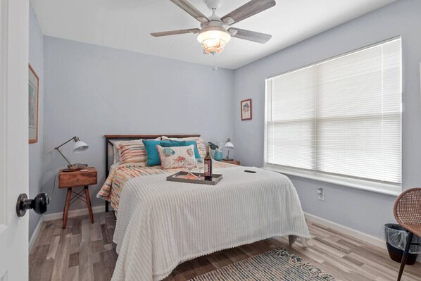 Iron/ironing board, WiFi