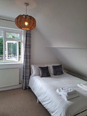 4 bedrooms, iron/ironing board, free WiFi, bed sheets