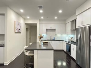 Micro-ondes, four, plaque de cuisson, lave-vaisselle