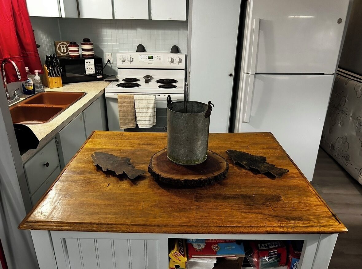 Een microgolfoven, een oven, een kookplaat