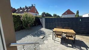 Outdoor dining - "Die Hanse Stube" 3 room apartment with terrace, comfortable & central in Lübeck (Lübeck)