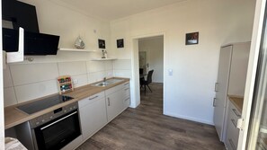 Micro-ondes, four, plaque de cuisson, lave-vaisselle