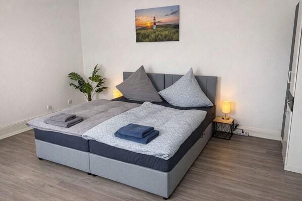 2 bedrooms, iron/ironing board, WiFi, bed sheets