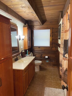 Toallas, jabón, papel de baño 