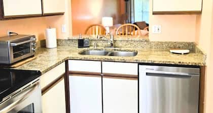 Retro 3 Bedroom Economy Family Home w/pool access!