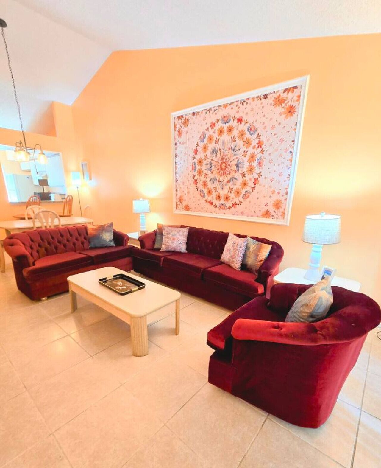 Een televisie en boeken