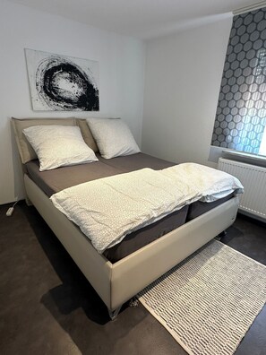 3 Schlafzimmer, Schreibtisch, Bügeleisen/Bügelbrett, kostenloses WLAN