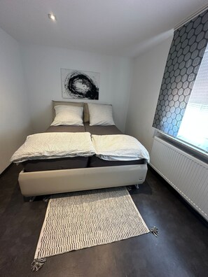 3 Schlafzimmer, Schreibtisch, Bügeleisen/Bügelbrett, kostenloses WLAN