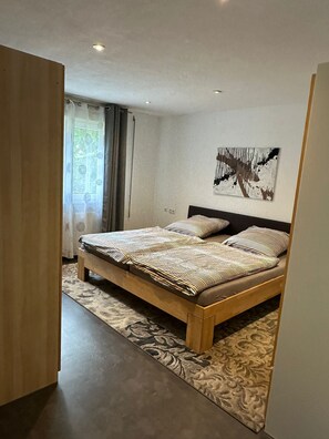 3 Schlafzimmer, Schreibtisch, Bügeleisen/Bügelbrett, kostenloses WLAN