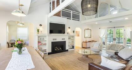 Designer Saint Helena Home! Easy Walk to Downtown!