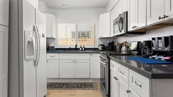 Fridge, microwave