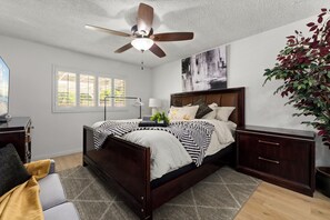 4 soverom, strykejern/-brett, internettilgang og sengetøy