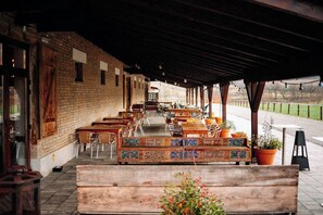 Terrace/patio - Sólyom Major - Gut Falkenhof (Sacel)