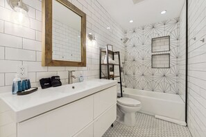 Shower, hair dryer, towels, soap - Heated/Fenced Pool! Private back yard near Old Town Scottsdale (Scottsdale)