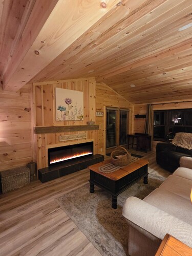 Tranquil Woodland Cottage nestled in peaceful surroundings..nature's serenity. 