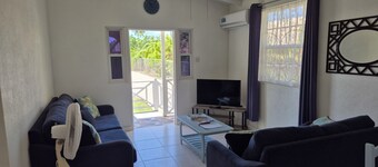 Tropical cottage with AC, close to beach and city in St Michael - 2 bedrooms