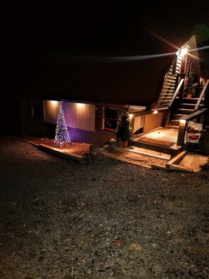 Exterior - Cozy, unique arts and crafts loft located in the WNC mountains in Black Mtn, NC (Black Mountain)