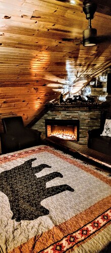 Cozy, unique arts and crafts loft located in the WNC mountains in Black Mtn, NC