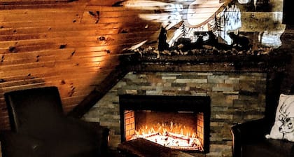 Cozy, unique arts and crafts loft located in the WNC mountains in Black Mtn, NC