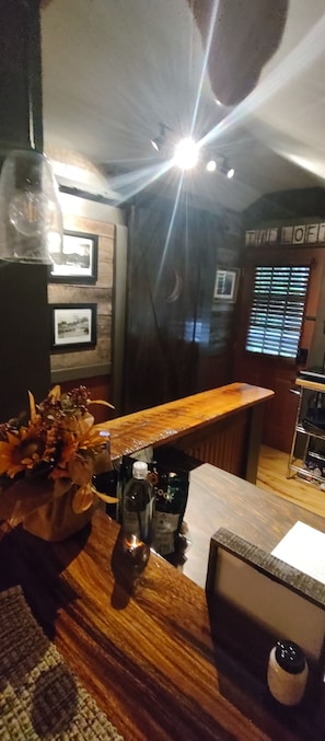 Lobby - Cozy, unique arts and crafts loft located in the WNC mountains in Black Mtn, NC (Black Mountain)