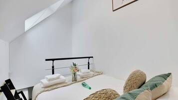 Apartment | 1 bedroom, laptop workspace, iron/ironing board, bed sheets