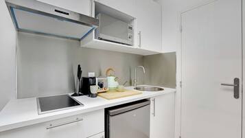 Apartment | Private kitchen | Fridge, microwave, stovetop, coffee/tea maker