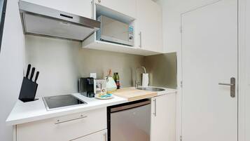 Apartment | Private kitchen | Fridge, microwave, stovetop, coffee/tea maker