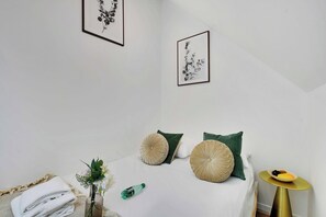 1 bedroom, laptop workspace, iron/ironing board, bed sheets - Cosy Apartment - 1br/2p - Near Paris (Le Kremlin-Bicetre)