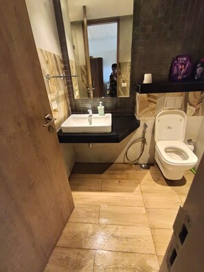 Shower, hair dryer, towels, toilet paper