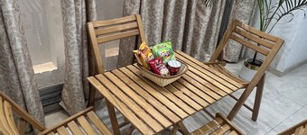 Royal BNB Two bedroom apartment in  Lahore, downtown, free parking ,wifi with AC