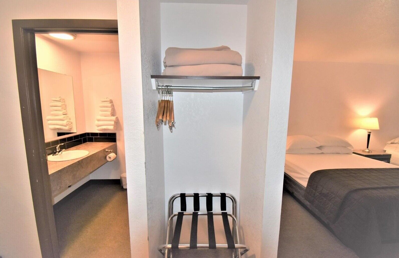 Standard Room, 1 Queen Bed | Desk, rollaway beds, free WiFi