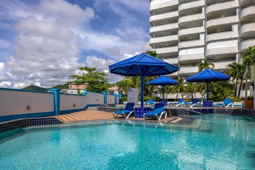 Beachfront Condo in Simpson Bay, 2BR/2BA Direct Beach Access & Walk to Dining