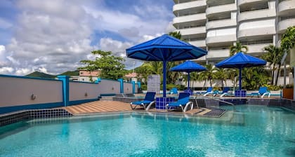 Beachfront Condo in Simpson Bay, 2BR/2BA Direct Beach Access & Walk to Dining