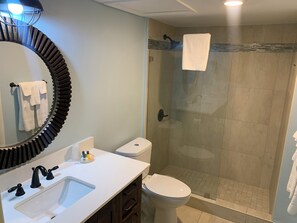 Shower, hair dryer, towels, soap - Beachfront Condo in Simpson Bay,2BR/2BA. Ocean View, Pools, SPA, Walk to Dining. (Simpson Bay)