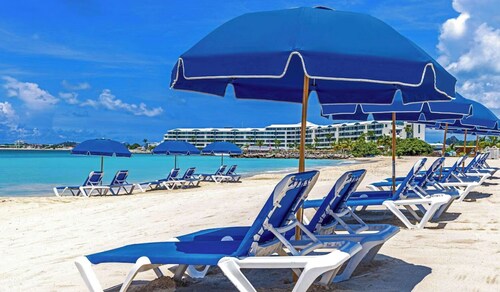 Beachfront Condo in Simpson Bay,2BR/2BA. Ocean View, Pools, SPA, Walk to Dining.