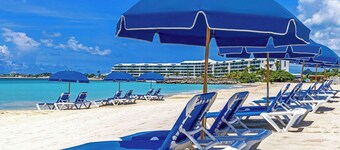 Beachfront Condo in Simpson Bay,2BR/2BA. Ocean View, Pools, SPA, Walk to Dining.