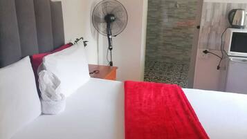 Suíte luxo | Ferros/tábuas de passar roupa, Wi-Fi de cortesia